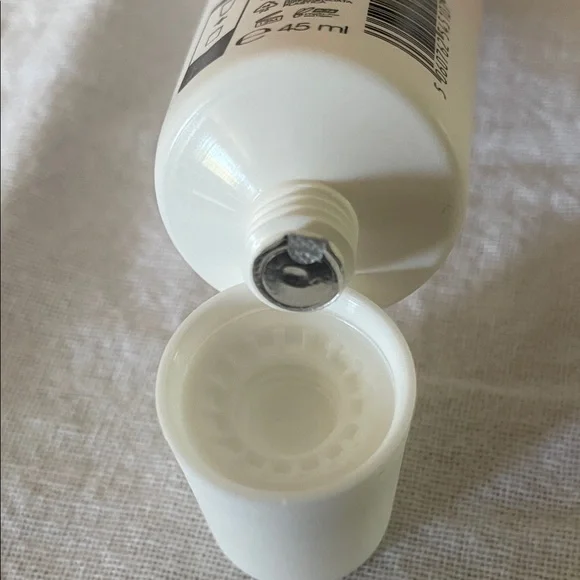 Flanerie Water Lily PHA Exfoliator - Picture 3 of 3